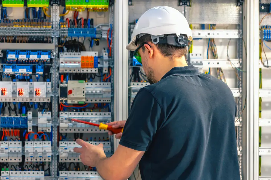 Antalya’da Profesyonel Elektrik Panosu Bakımı ve Modernizasyon Hizmeti